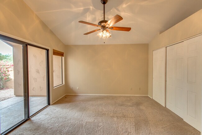 Building Photo - 3 BED 2 BATHROOM ONE LEVEL HOME WITH 2 CAR...