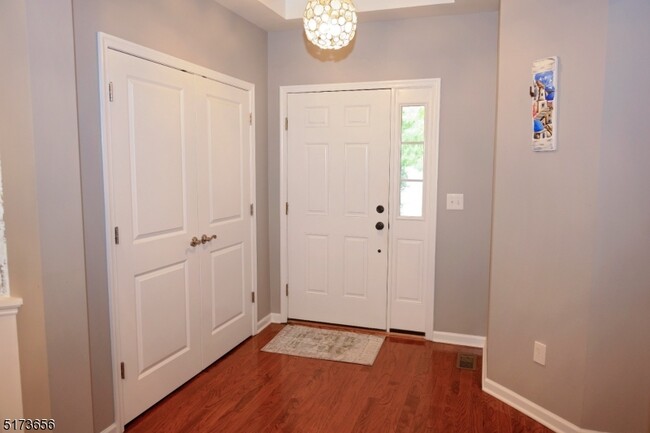 Building Photo - 4 Cyprus Ln