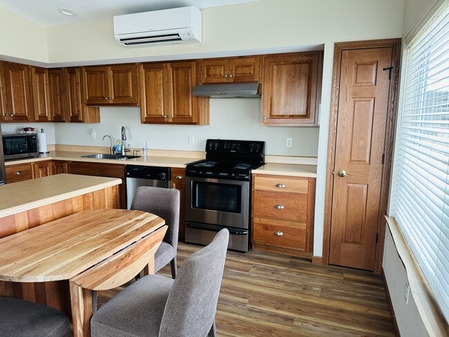 Building Photo - 8102 N Scheider Rd