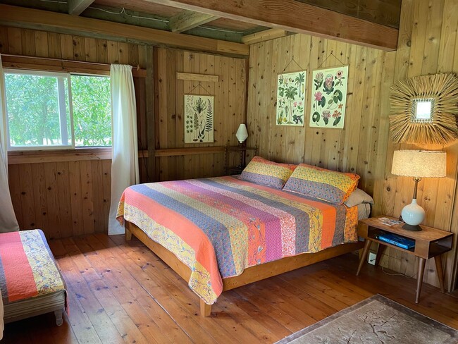 Building Photo - Available NOW | Furnished 3 Bedroom, 1.5 Bathroom Home on 2 Private Acres in Leilani Estates