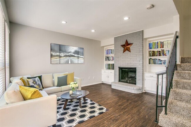 Building Photo - 2801 Meadow Park Dr