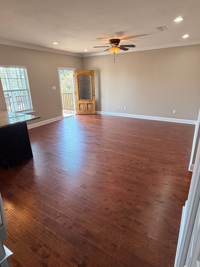 Foto del edificio - 5748-5748 Cameron Blvd