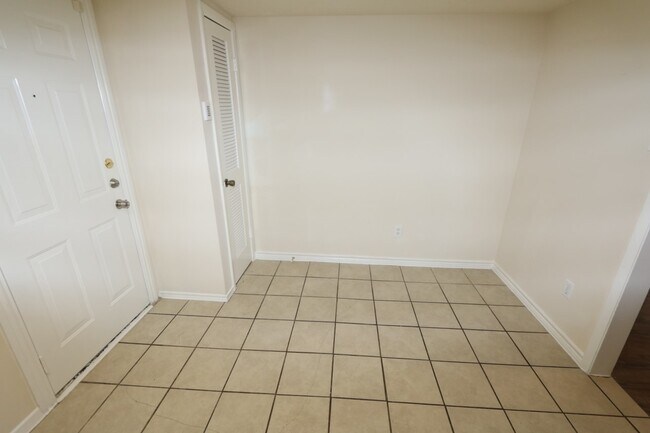 Foto del edificio - 8619 Parasol Ln