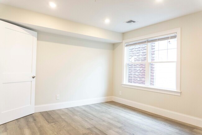 Foto del edificio - 8 Trenton St