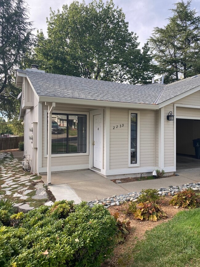 Building Photo - 2239 Country Villa Ct