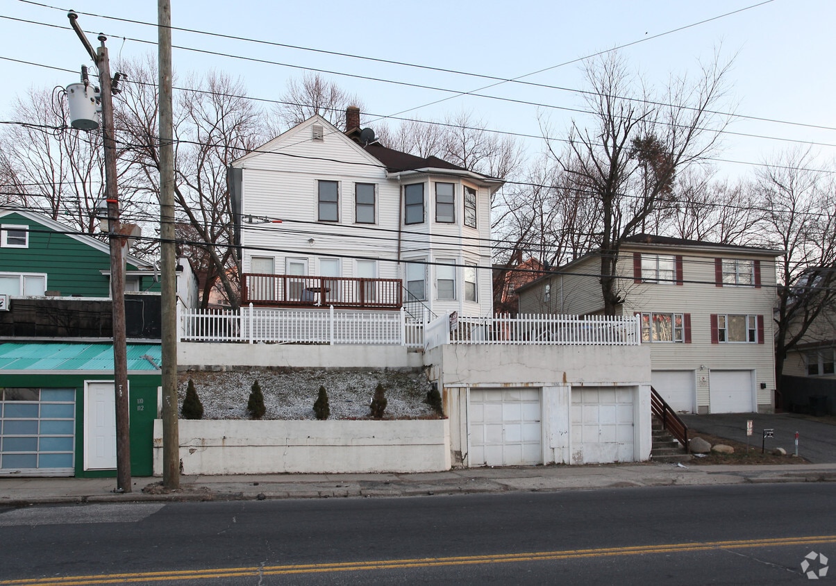 Building Photo - 108 Meriden Rd