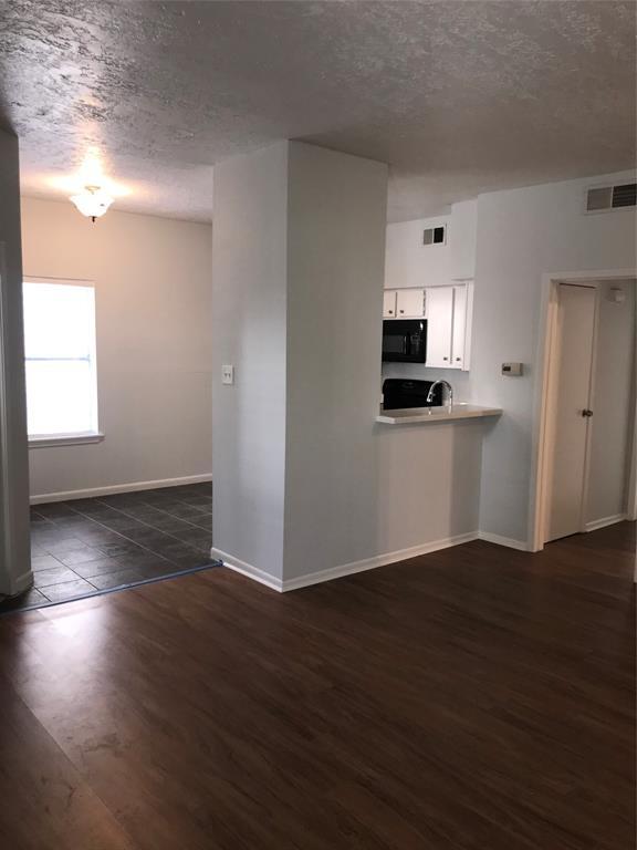Building Photo - 2021 Spenwick Dr