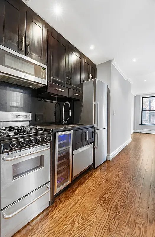 Foto del edificio - 424 E 9th St