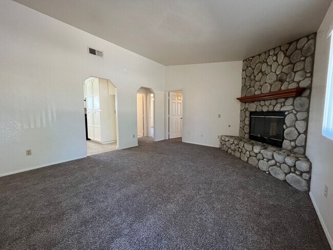 Foto del edificio - 3 Bedroom 2 Bath home in Hesperia Availabl...