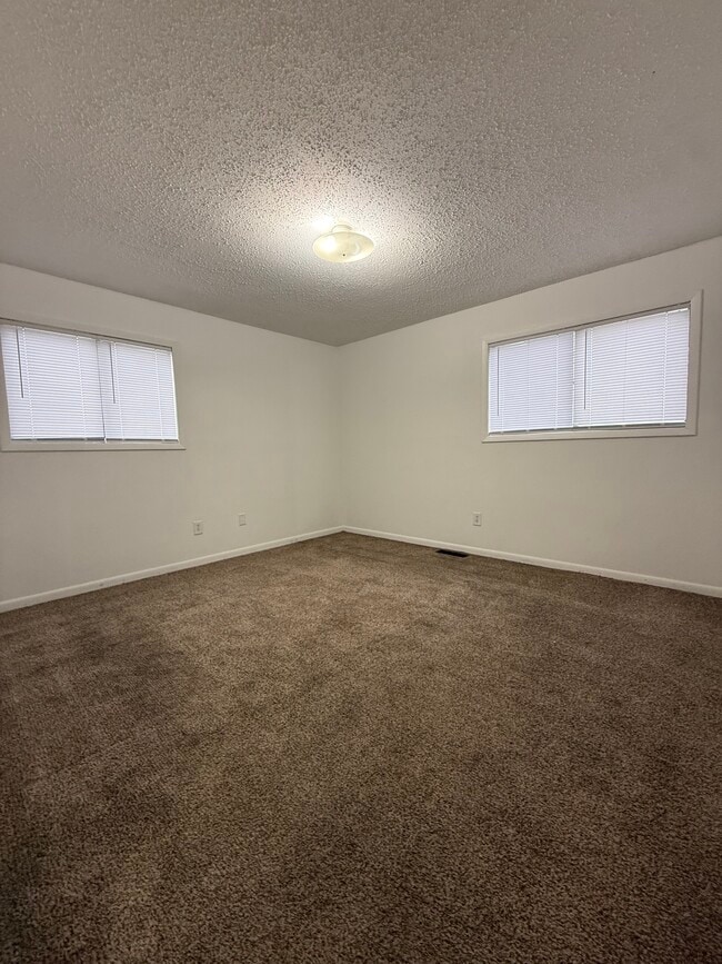 Building Photo - 601 Kinzer St