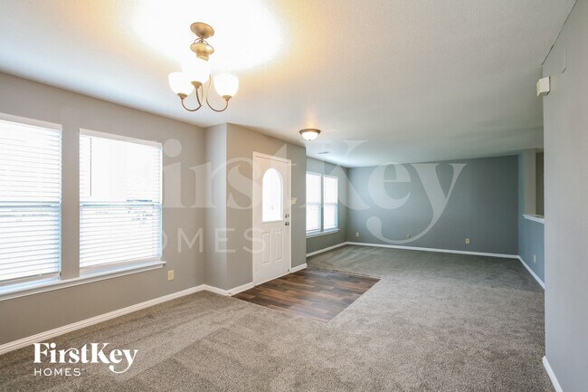 Foto del edificio - 6670 Eagle Crossing Blvd