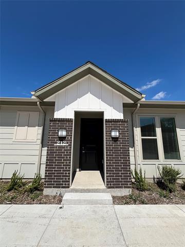 Foto principal - 300 Lucas Ln