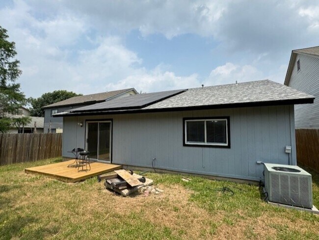 Building Photo - Spacious 4 BR/2 bath single story home w/c...