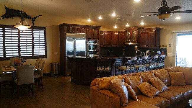 Foto del edificio - MUST SEE! Beautiful Winter Rental with Wat...