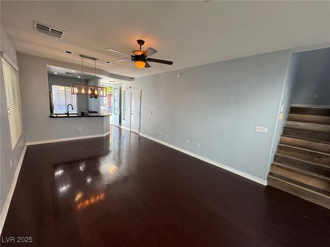 Foto del edificio - 8233 Shaded Arbors St