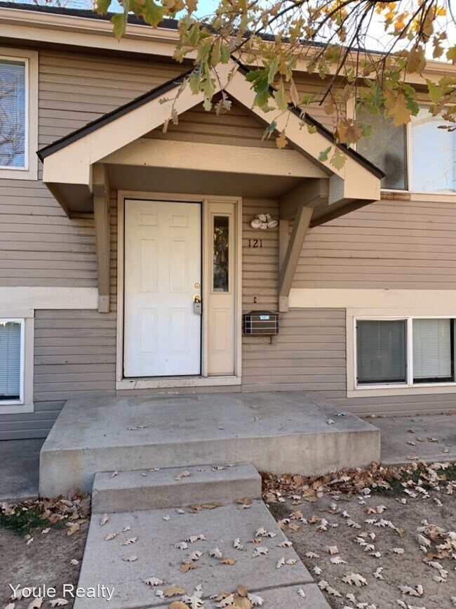 Foto del edificio - 4 br, 2 bath House - 121 Edwards St