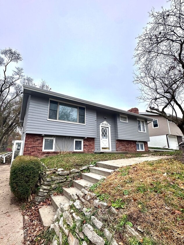 Primary Photo - ? Beautifully Updated Home in Hummingbird Hill ?