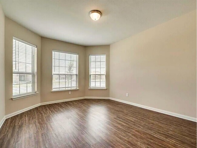 Foto del edificio - 4017 Millau Ln