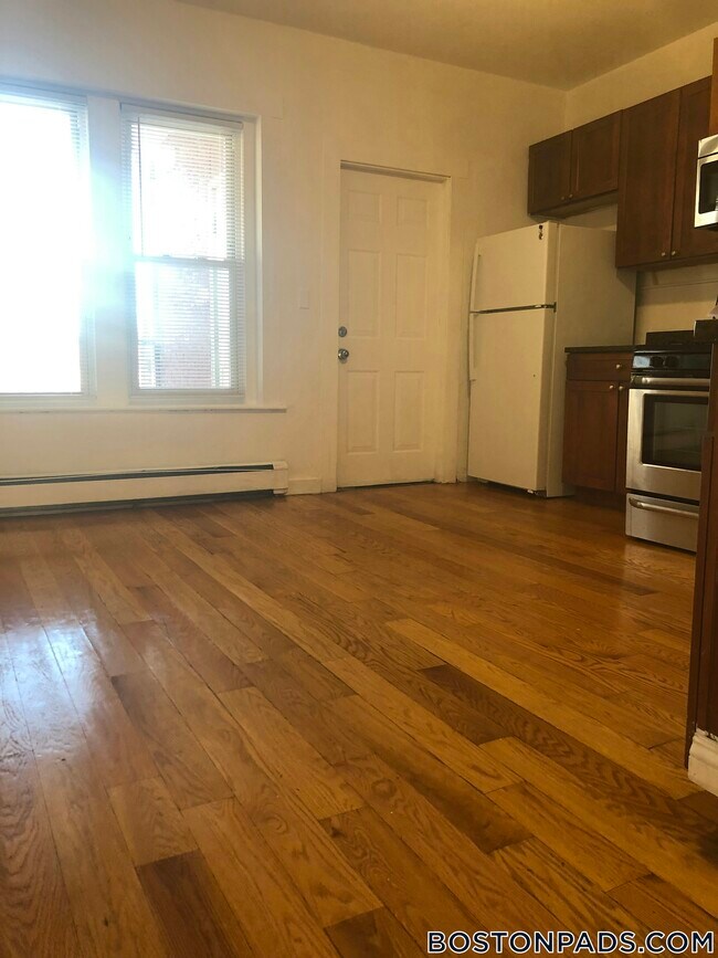 Building Photo - 270 Bowdoin St