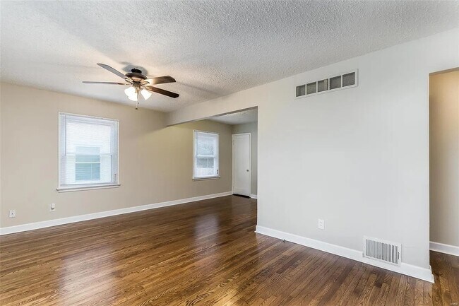 Foto del edificio - 10860 St Francis Ln