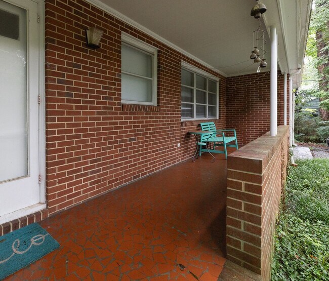 Foto del edificio - 1115 Woodburn Rd