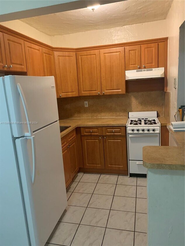 Primary Photo - 1280 W 54th St