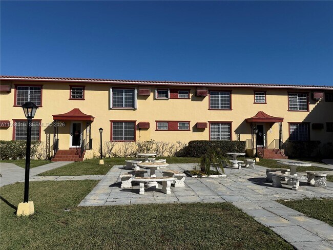 Foto del edificio - 617 SW 11th St