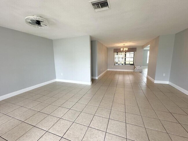 Building Photo - 7520 Rosewood Dr