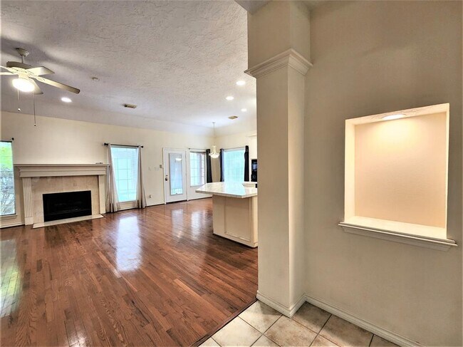 Building Photo - 10414 Hondo Hill Rd