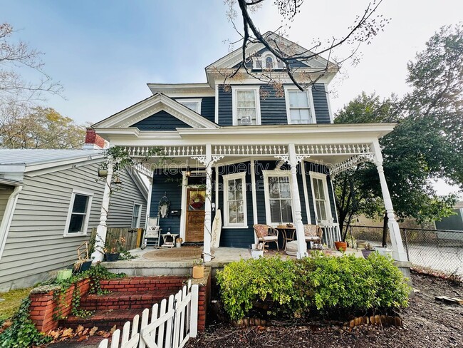 Photo - 108 N 8th St Apartment