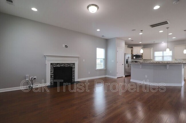 Building Photo - 214 Center Hill Ct