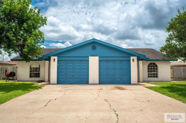 Building Photo - 1307 Lily Ln
