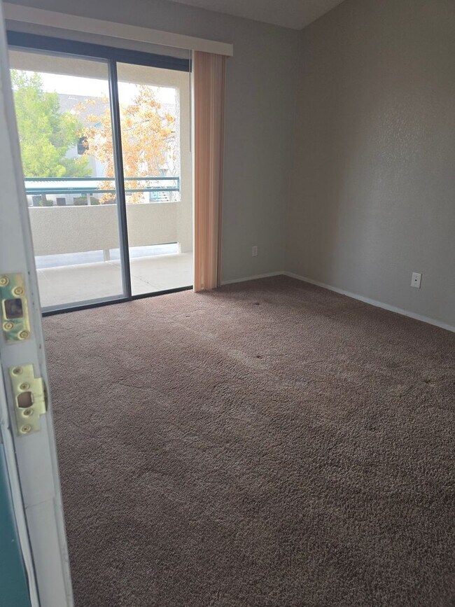 Foto del edificio - ***GREAT 1 BEDROOM/ 1 BATH CONDO ON SECOND...