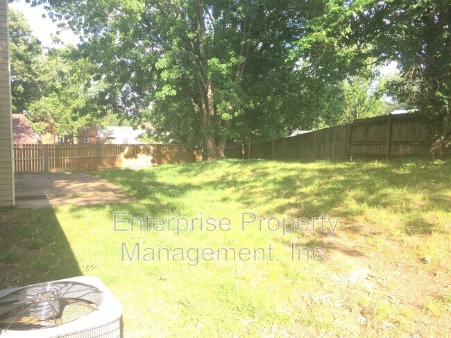Foto del edificio - 7019 Shadow Oaks Dr