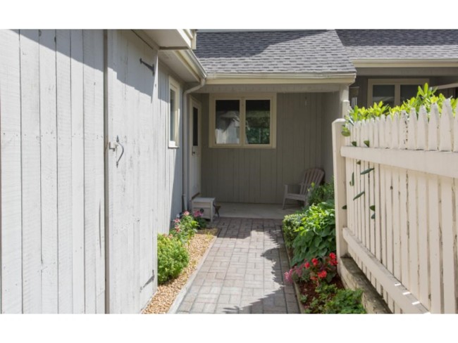 Building Photo - 27 Wynridge Rd