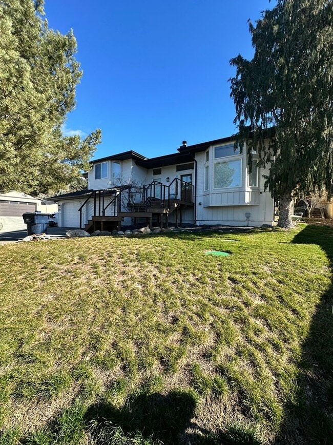 Foto del edificio - Spacious Multi-Generational Home with Stunning Views – 5 Bed, 3 Bath