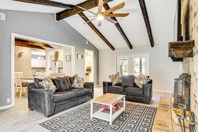 Foto del edificio - 4624 Trailwood Dr