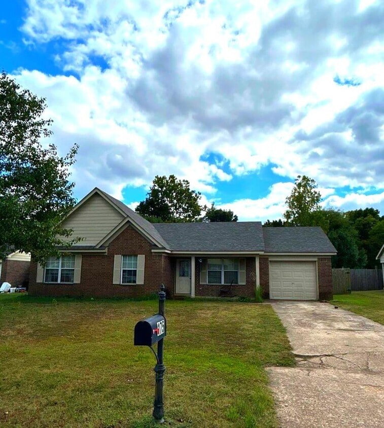 Primary Photo - 175 Pine Ridge Ln