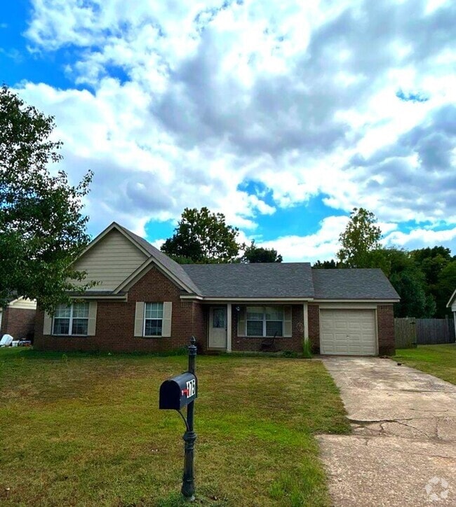 Building Photo - 175 Pine Ridge Ln