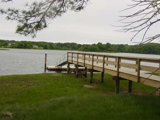 Foto del edificio - 100 Shepard's Cove Rd
