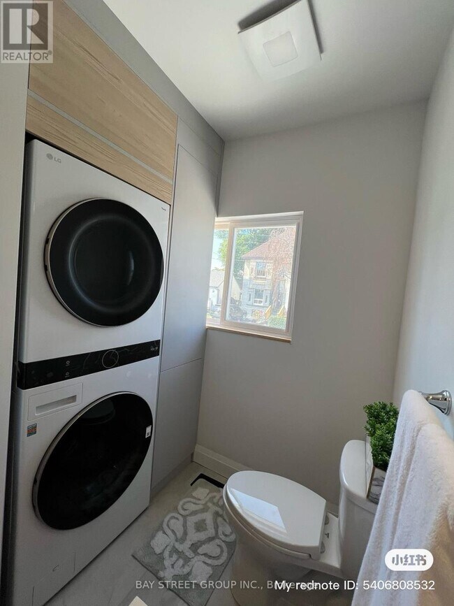 Building Photo - 396 Emerald St N