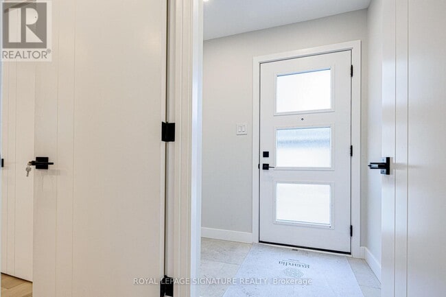 Building Photo - 20 Kewbeach Ave