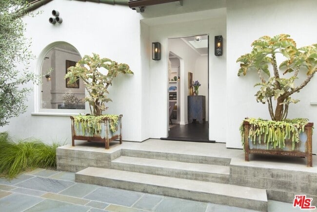Building Photo - 3787 Glenfeliz Blvd
