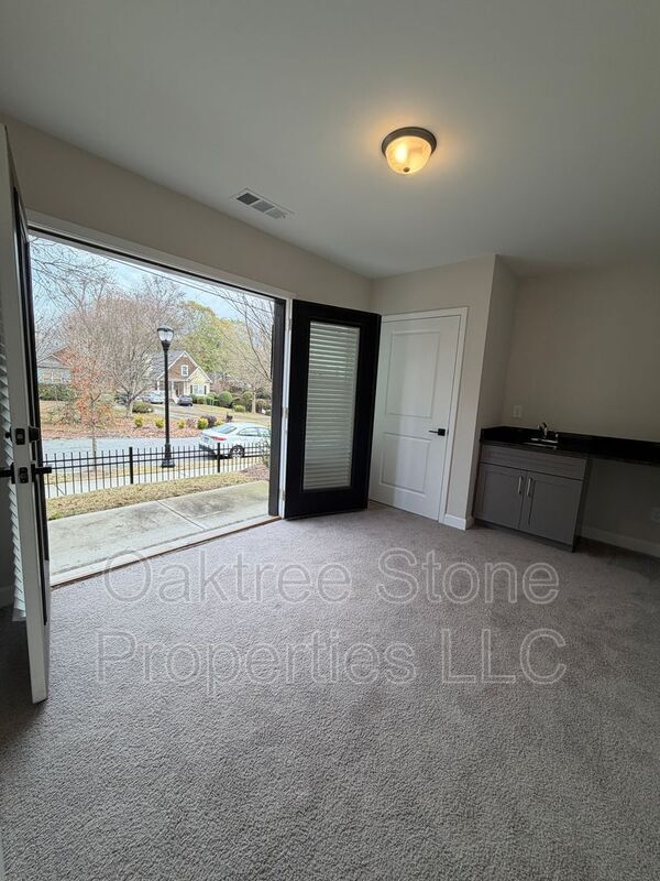 Building Photo - 1996 Main St NW