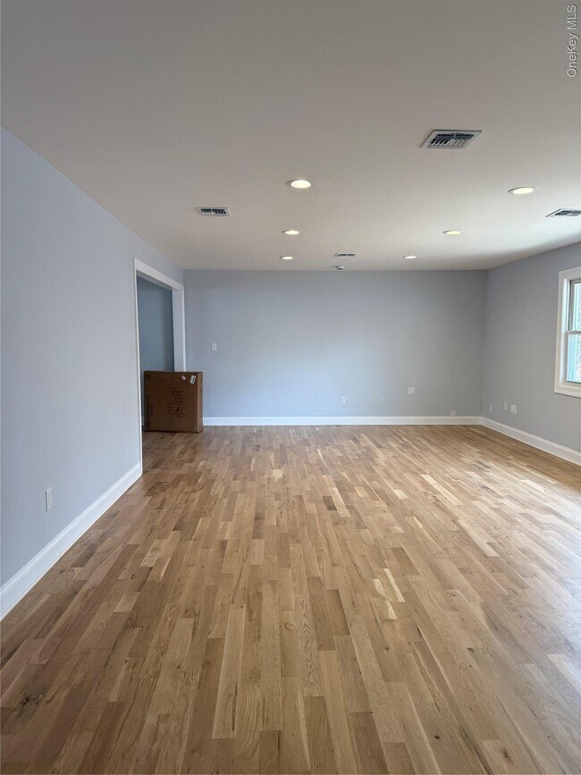 Foto del edificio - 165 Lynbrook Dr