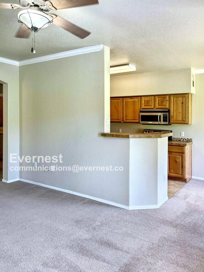 Foto del edificio - 7050 E Sunrise Dr