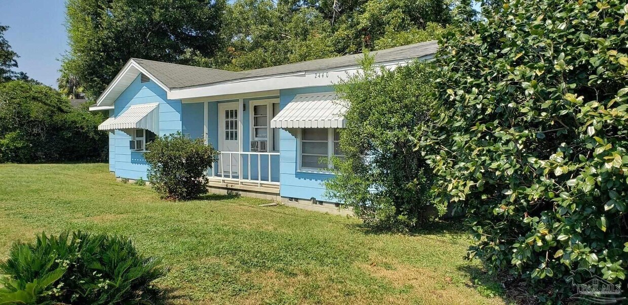 Primary Photo - 2440 E 9 Mile Rd