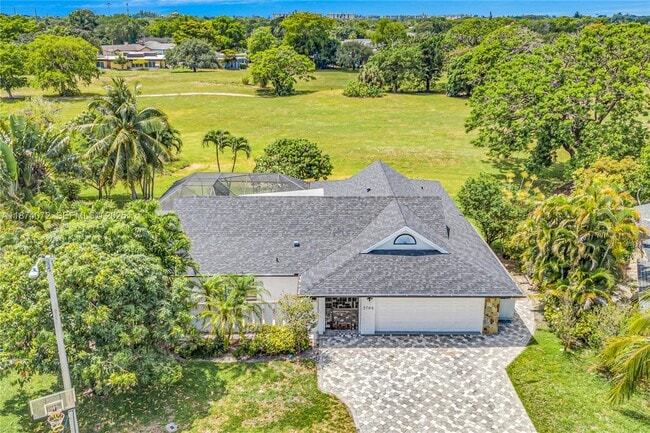 Foto del edificio - 5706 Guava Dr