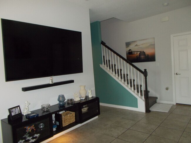Foto del edificio - 2406 Seven Oaks Dr