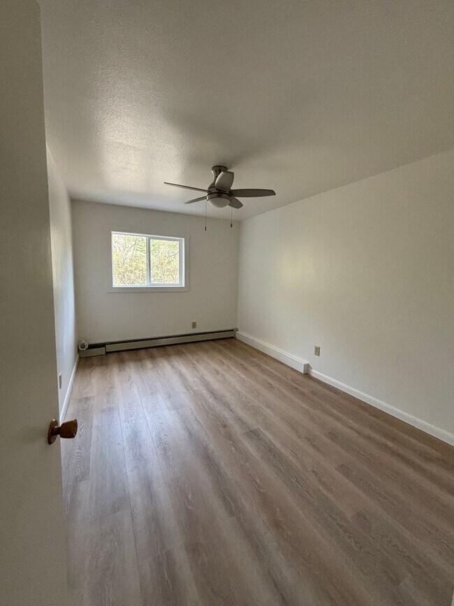 Building Photo - 709 Cowdin